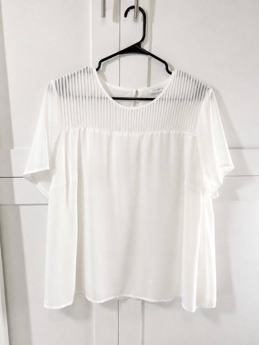 Roz & Ali White Pleated Yoke Flutter Sleeve Blouse | Women's Plus Size 1X